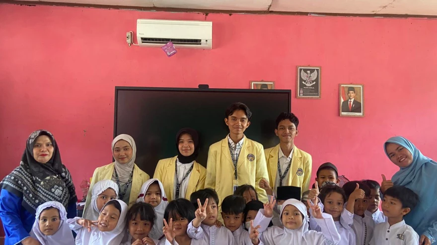 Belajar Sambil Bermain: Kunjungan Edukatif Mahasiswa KKN UNP 2026 ke TK Permata Bunda